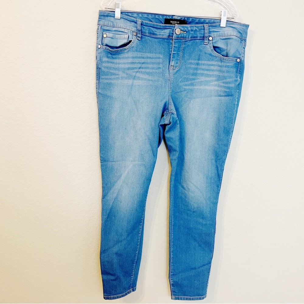 Torrid Medium Wash Skinny Jeans No‎ Distressing size 18R